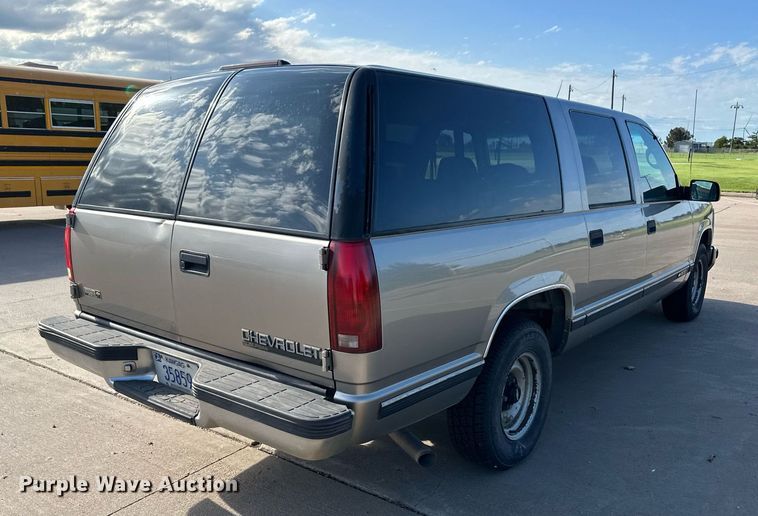 image for item NE9053 1999 Chevrolet Suburban  SUV