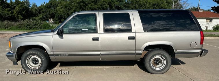 image for item NE9053 1999 Chevrolet Suburban  SUV