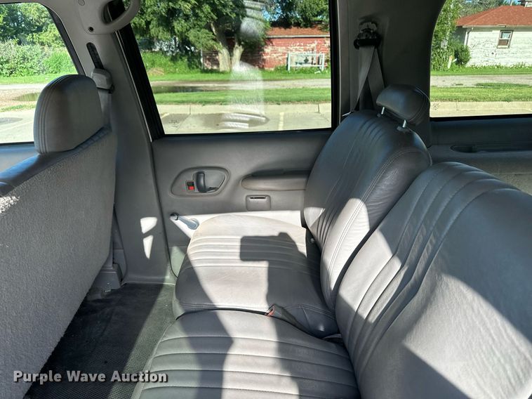 image for item NE9053 1999 Chevrolet Suburban  SUV