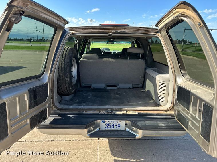 image for item NE9053 1999 Chevrolet Suburban  SUV