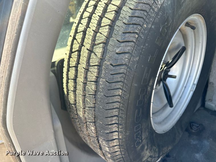 image for item NE9053 1999 Chevrolet Suburban  SUV