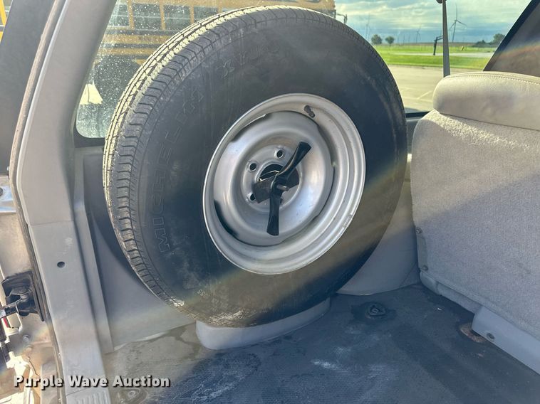 image for item NE9053 1999 Chevrolet Suburban  SUV