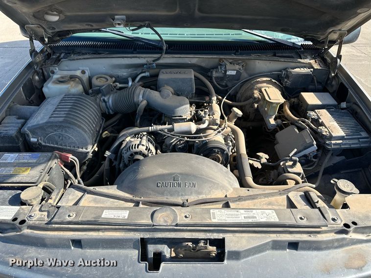 image for item NE9053 1999 Chevrolet Suburban  SUV