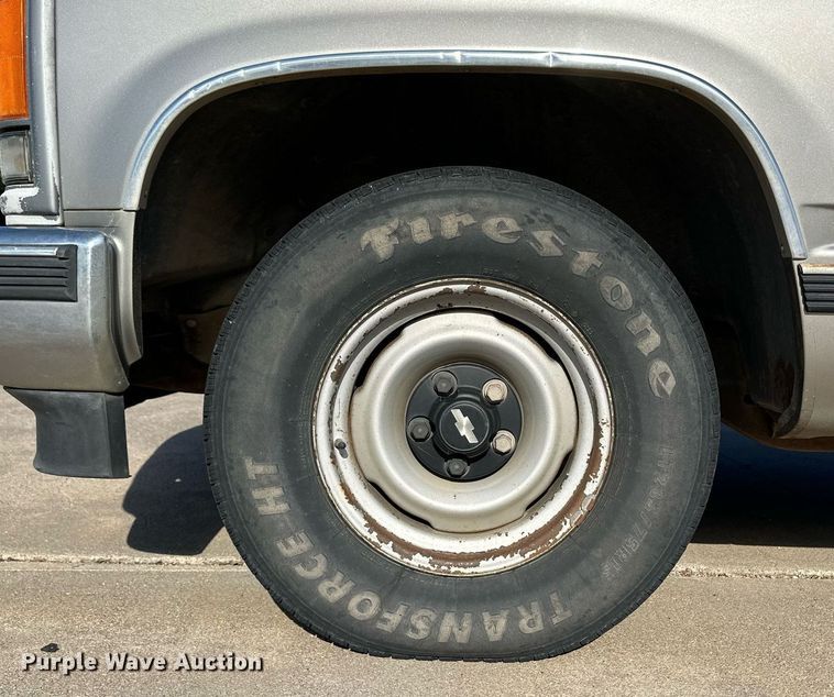 image for item NE9053 1999 Chevrolet Suburban  SUV