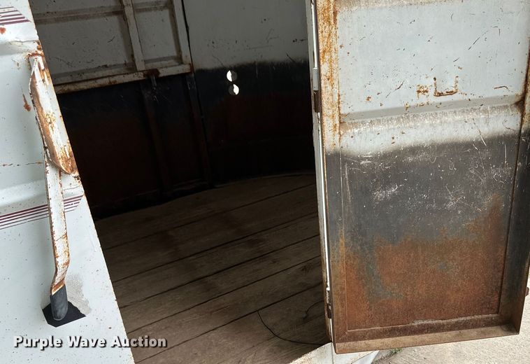 image for item NE9062 1995 J&S  livestock trailer