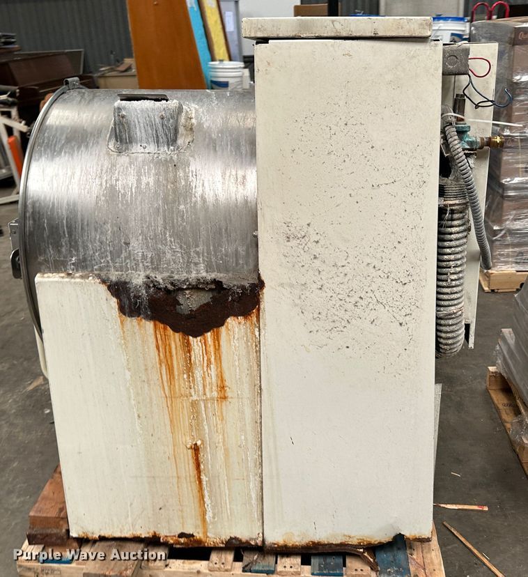 image for item NE9066 Milnor 30020N4S/AAW  washing machine