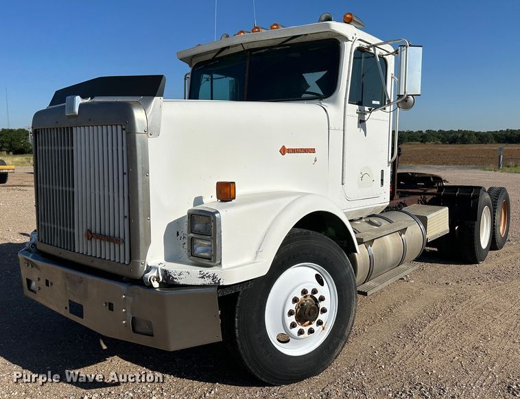 image for item NE9070 1988 International 9300  semi truck