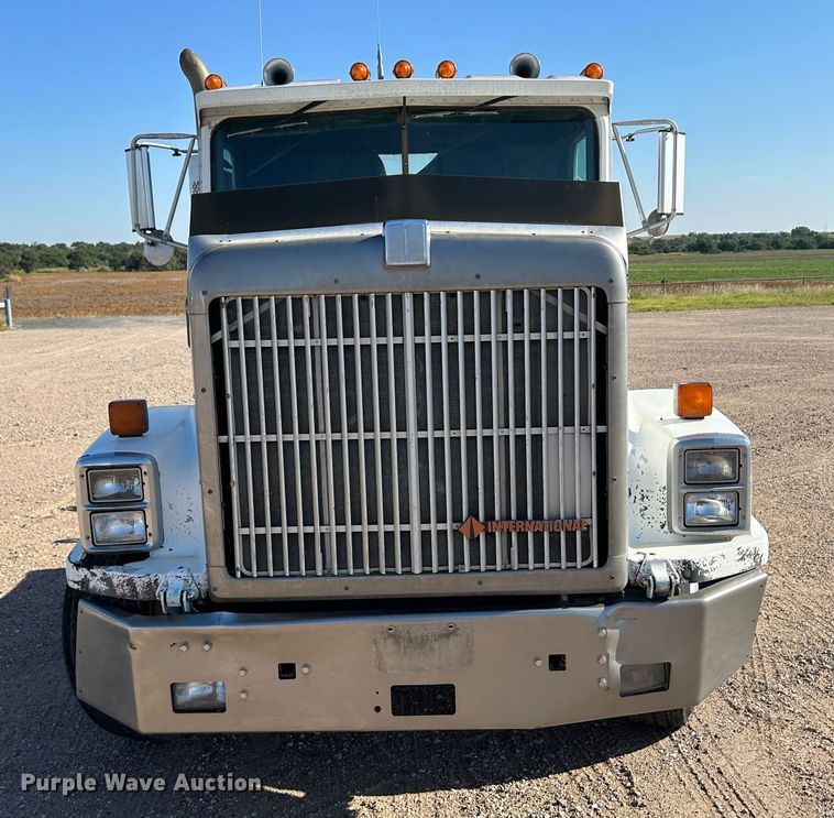 image for item NE9070 1988 International 9300  semi truck