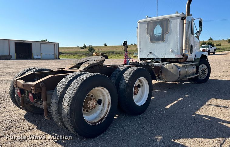 image for item NE9070 1988 International 9300  semi truck