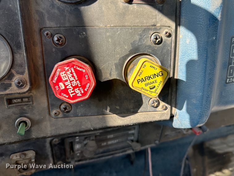 image for item NE9070 1988 International 9300  semi truck