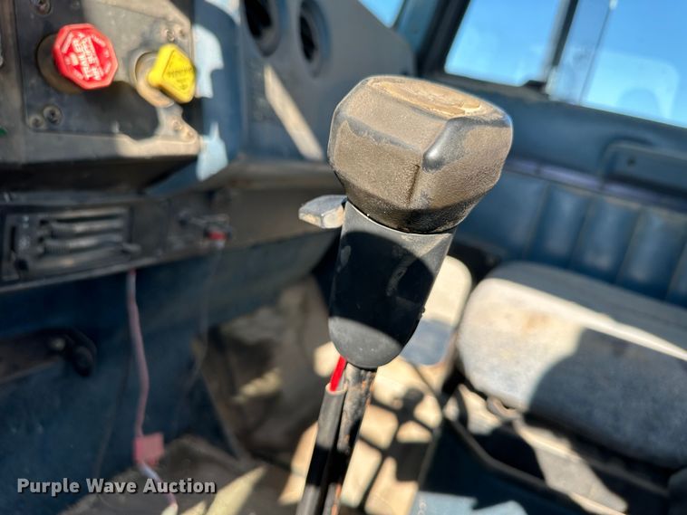 image for item NE9070 1988 International 9300  semi truck