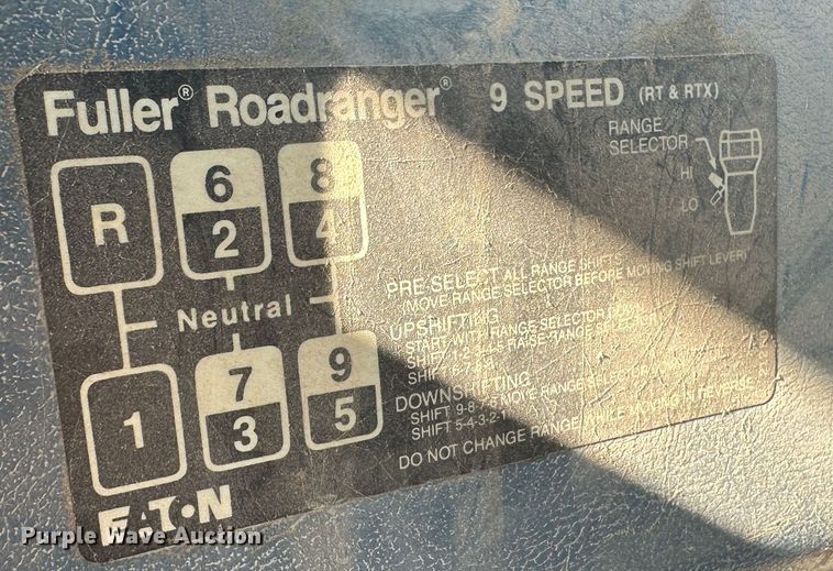 image for item NE9070 1988 International 9300  semi truck