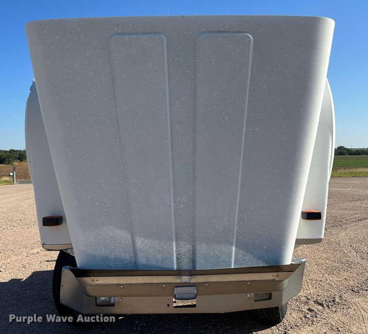 image for item NE9070 1988 International 9300  semi truck