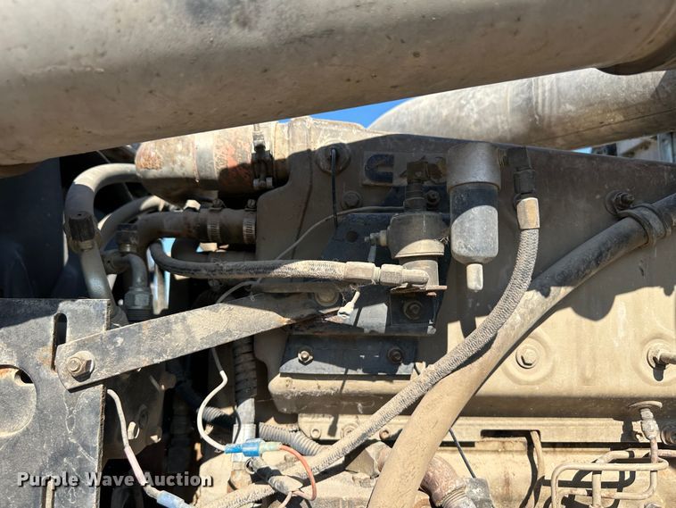 image for item NE9070 1988 International 9300  semi truck