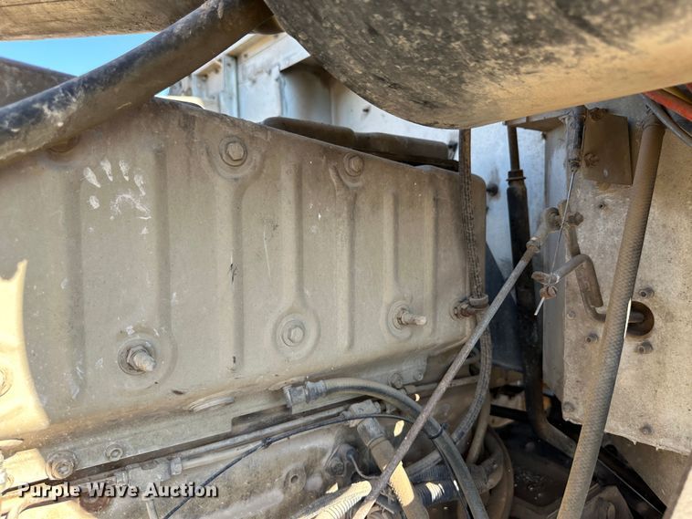 image for item NE9070 1988 International 9300  semi truck