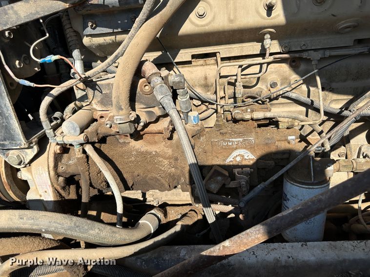 image for item NE9070 1988 International 9300  semi truck