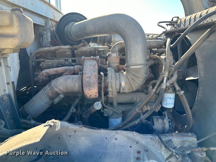 image for item NE9070 1988 International 9300  semi truck