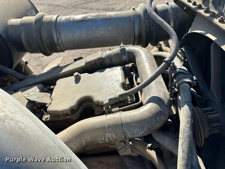 image for item NE9070 1988 International 9300  semi truck