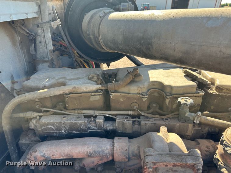 image for item NE9070 1988 International 9300  semi truck