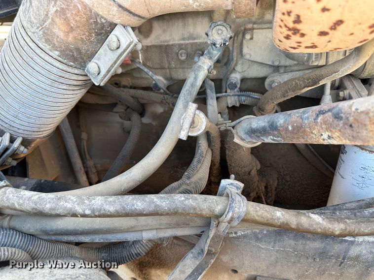 image for item NE9070 1988 International 9300  semi truck