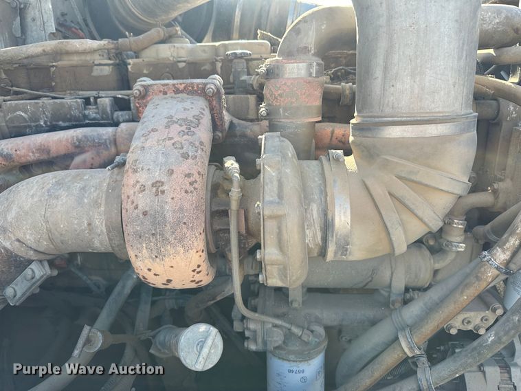 image for item NE9070 1988 International 9300  semi truck