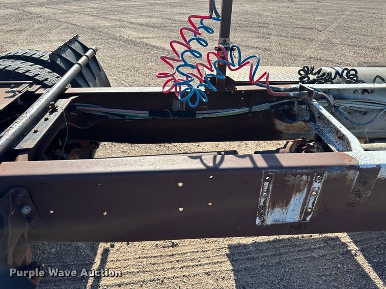 image for item NE9070 1988 International 9300  semi truck