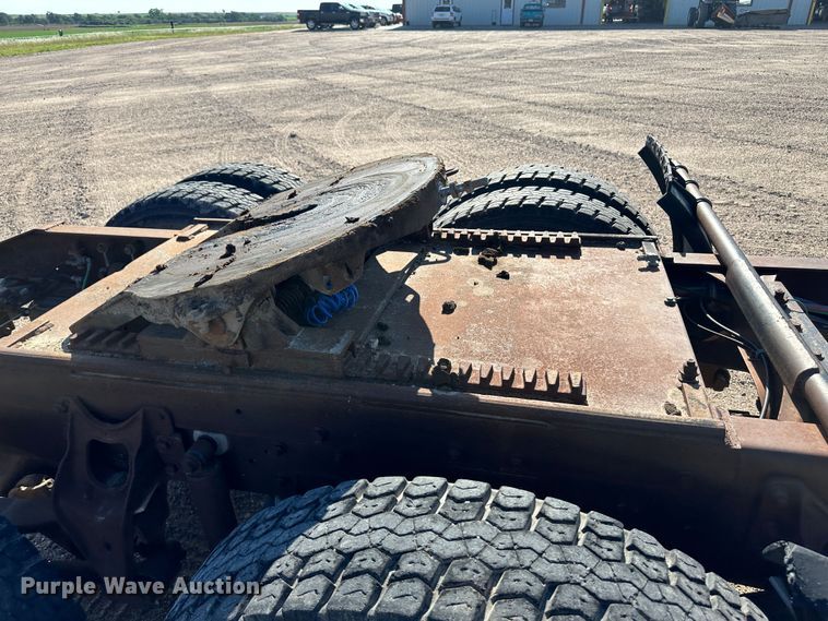 image for item NE9070 1988 International 9300  semi truck