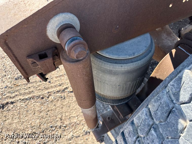 image for item NE9070 1988 International 9300  semi truck