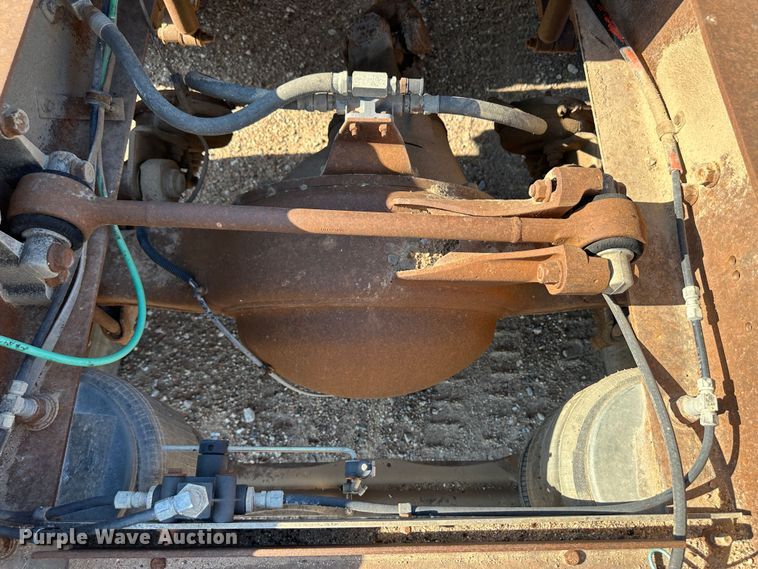 image for item NE9070 1988 International 9300  semi truck