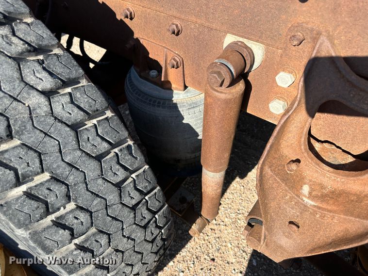 image for item NE9070 1988 International 9300  semi truck