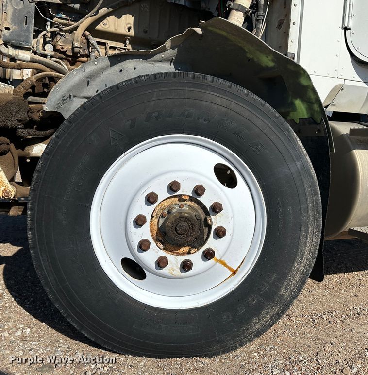 image for item NE9070 1988 International 9300  semi truck