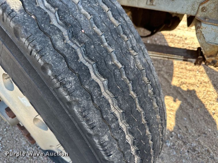 image for item NE9070 1988 International 9300  semi truck