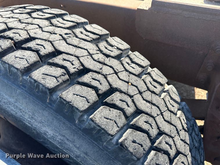 image for item NE9070 1988 International 9300  semi truck