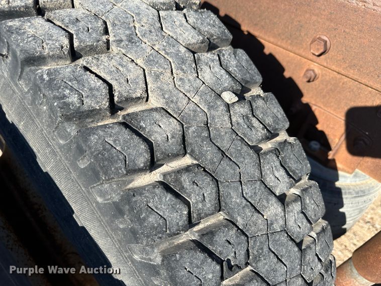 image for item NE9070 1988 International 9300  semi truck