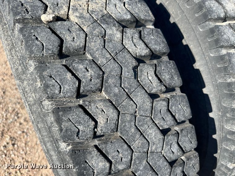 image for item NE9070 1988 International 9300  semi truck