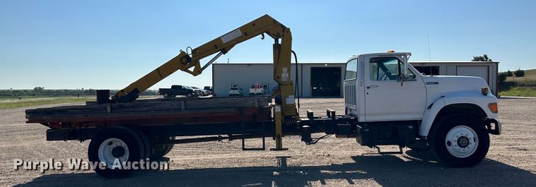 image for item NE9071 1995 Ford F700  crane truck