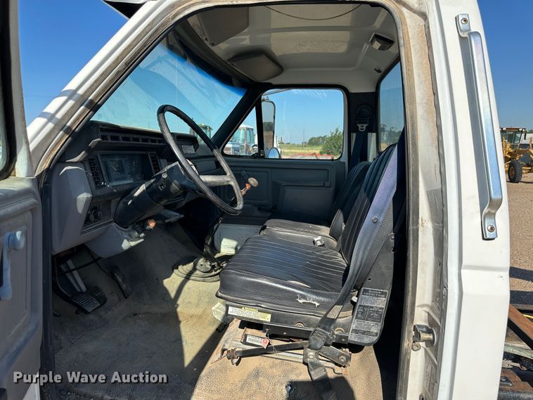 image for item NE9071 1995 Ford F700  crane truck