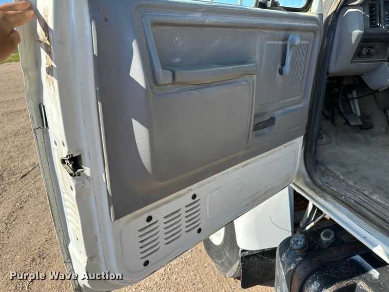 image for item NE9071 1995 Ford F700  crane truck