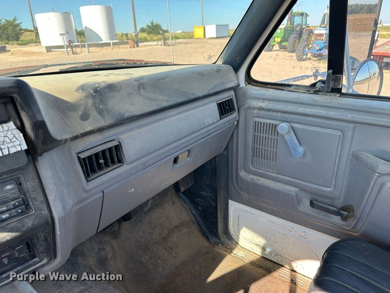 image for item NE9071 1995 Ford F700  crane truck