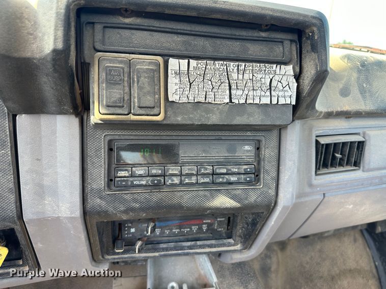 image for item NE9071 1995 Ford F700  crane truck