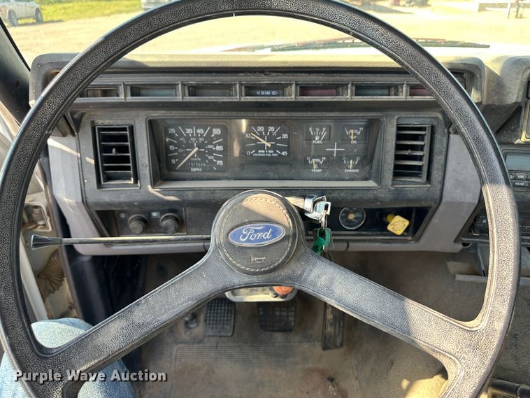 image for item NE9071 1995 Ford F700  crane truck