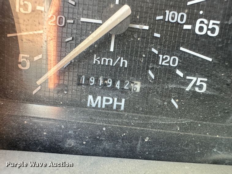 image for item NE9071 1995 Ford F700  crane truck