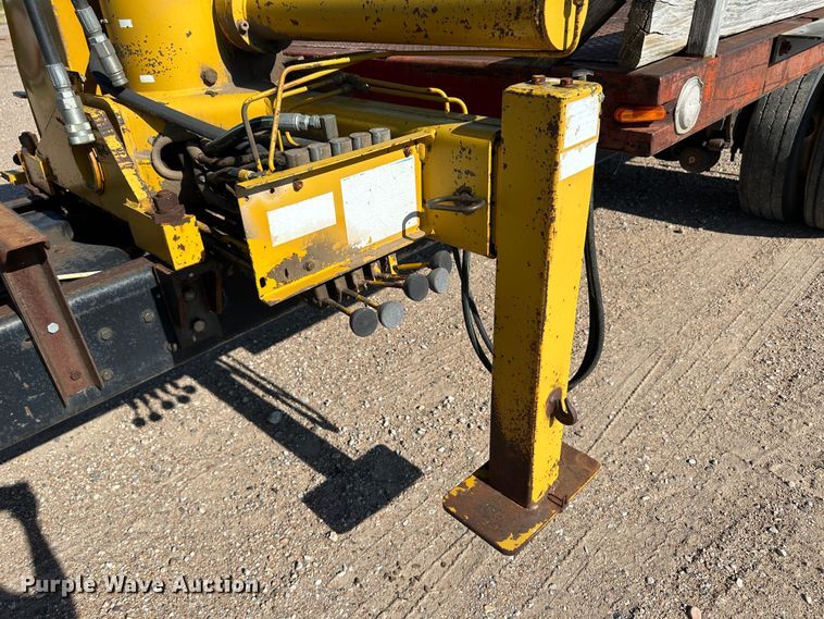 image for item NE9071 1995 Ford F700  crane truck