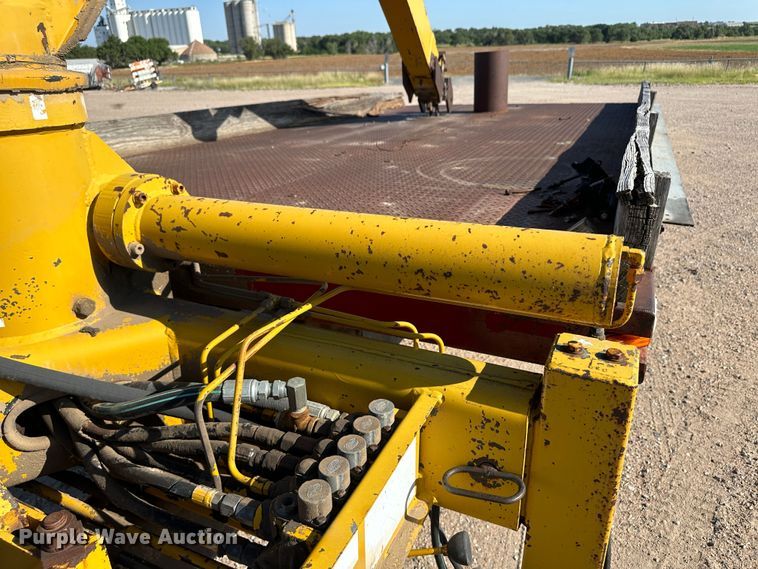 image for item NE9071 1995 Ford F700  crane truck