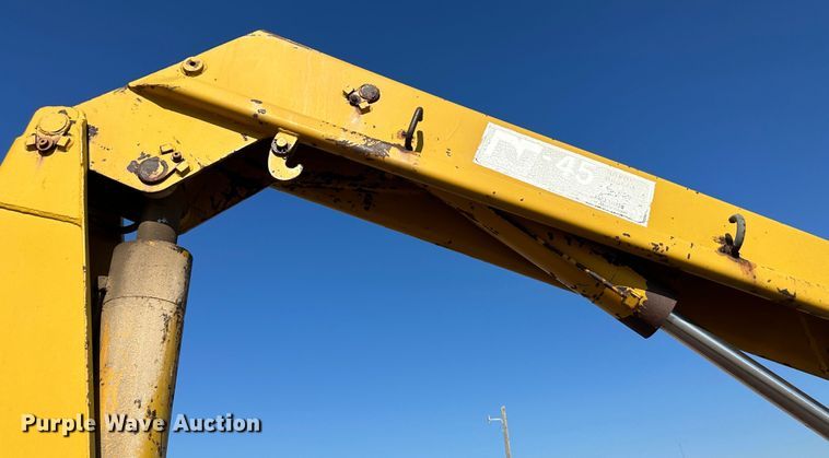 image for item NE9071 1995 Ford F700  crane truck