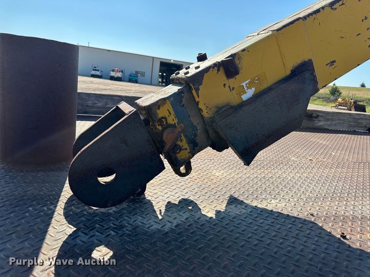 image for item NE9071 1995 Ford F700  crane truck