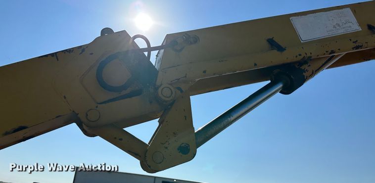 image for item NE9071 1995 Ford F700  crane truck