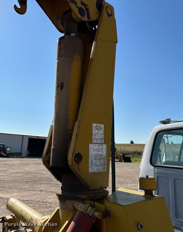 image for item NE9071 1995 Ford F700  crane truck