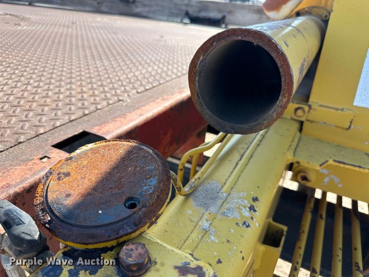 image for item NE9071 1995 Ford F700  crane truck