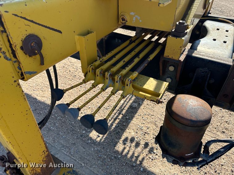 image for item NE9071 1995 Ford F700  crane truck